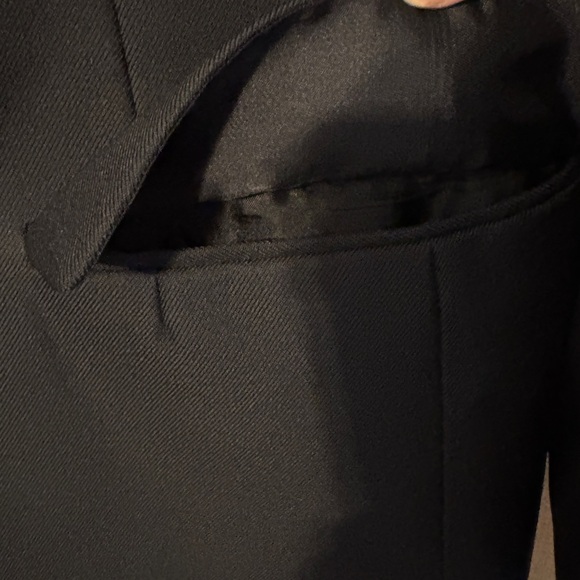 Elegant Men's Black Blazer - Picture 4 of 14